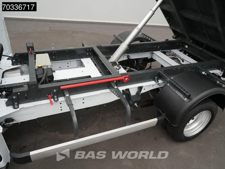 Vehicle Image 38