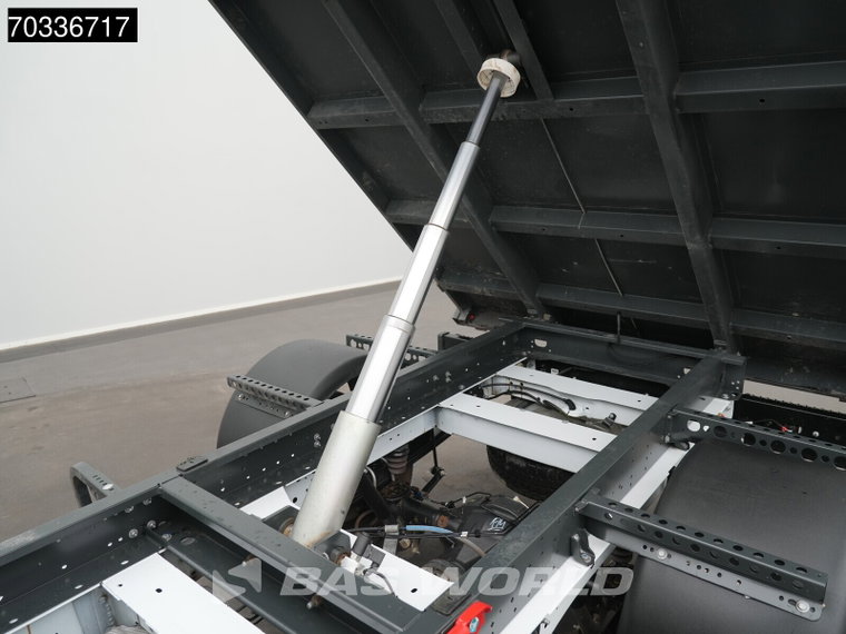 Vehicle Image 39