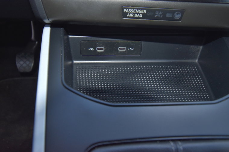 Vehicle Image 24