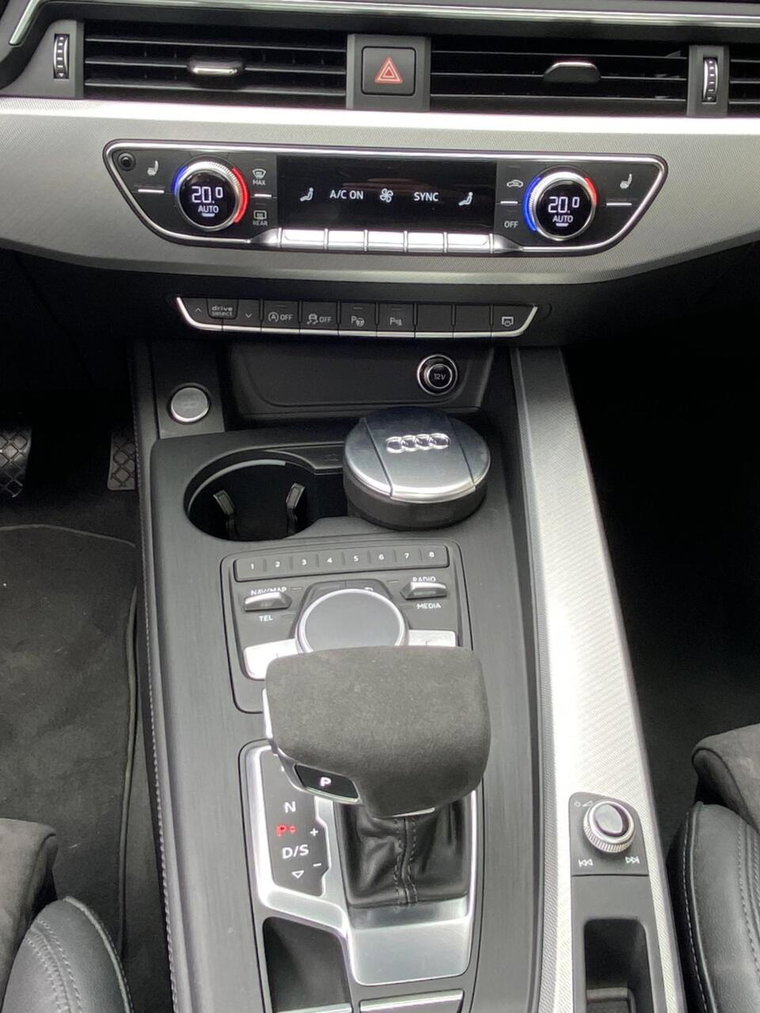 Vehicle Image 32