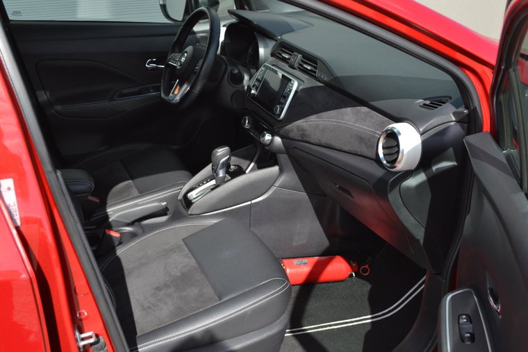 Vehicle Image 15