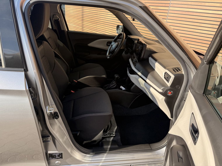Vehicle Image 38
