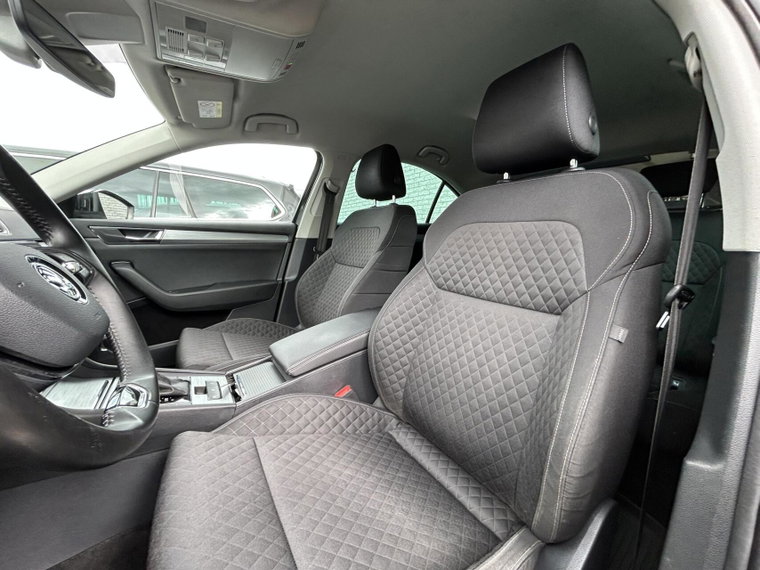 Vehicle Image 25