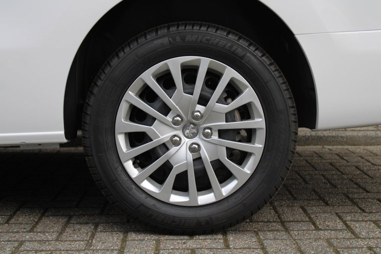 Vehicle Image 24