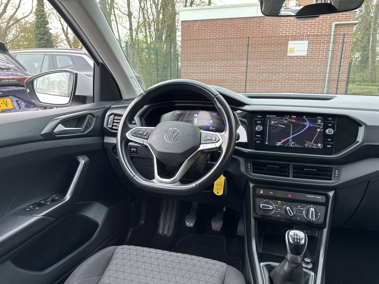 Vehicle Image 25