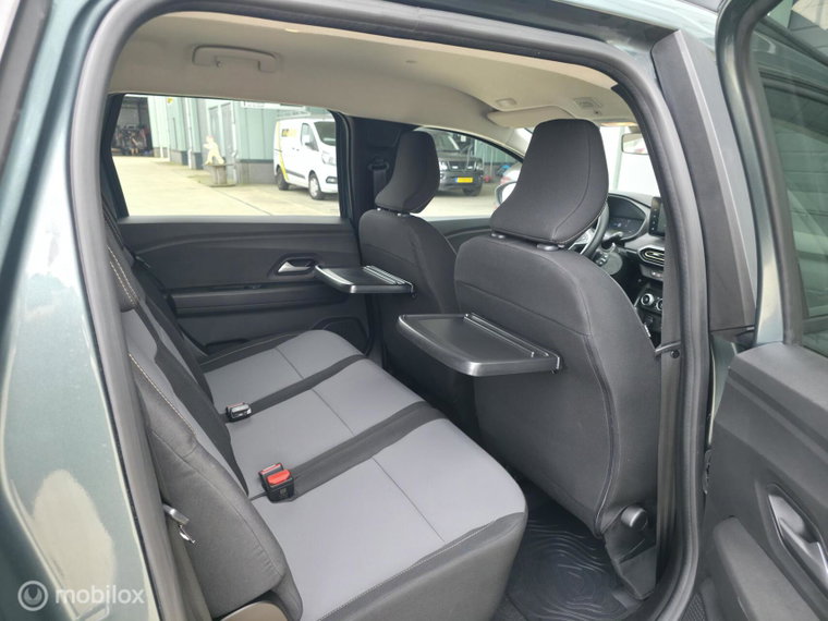 Vehicle Image 11