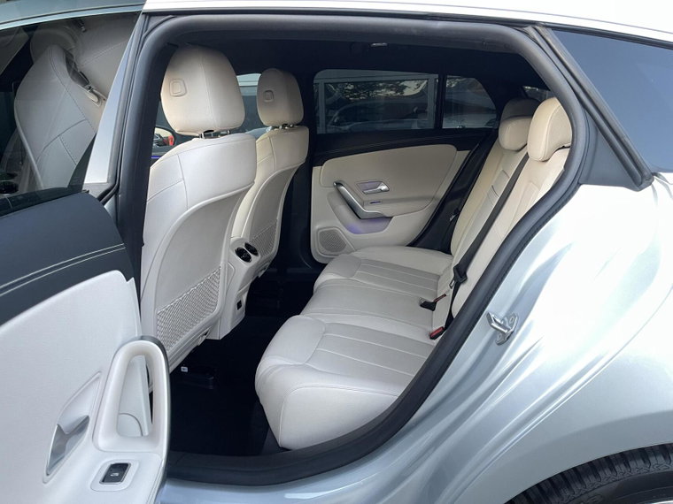 Vehicle Image 25