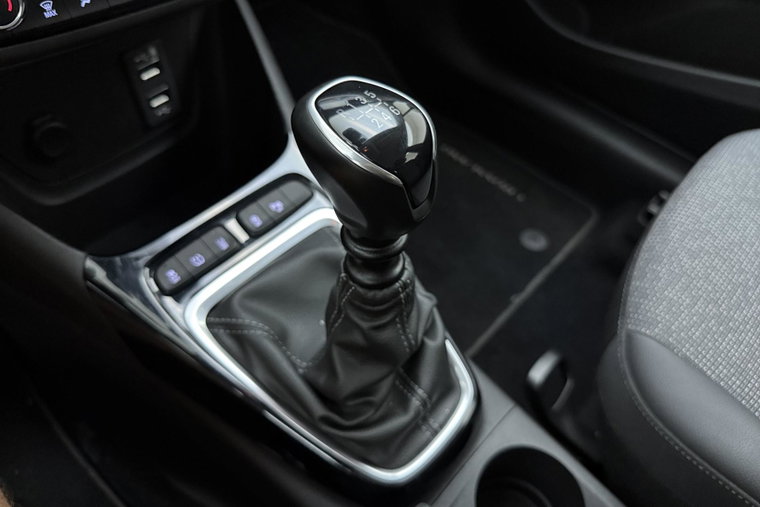 Vehicle Image 25