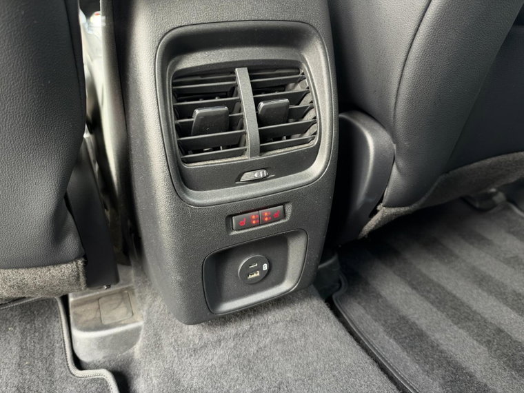 Vehicle Image 33