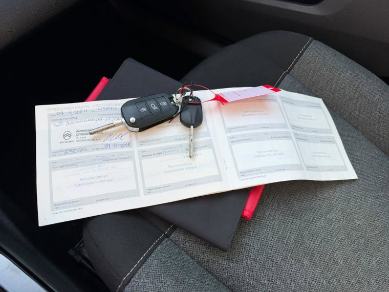 Vehicle Image 21