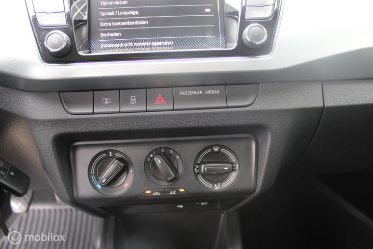 Vehicle Image 33