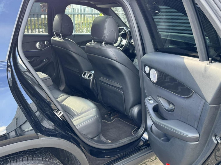 Vehicle Image 32