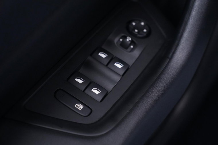 Vehicle Image 28