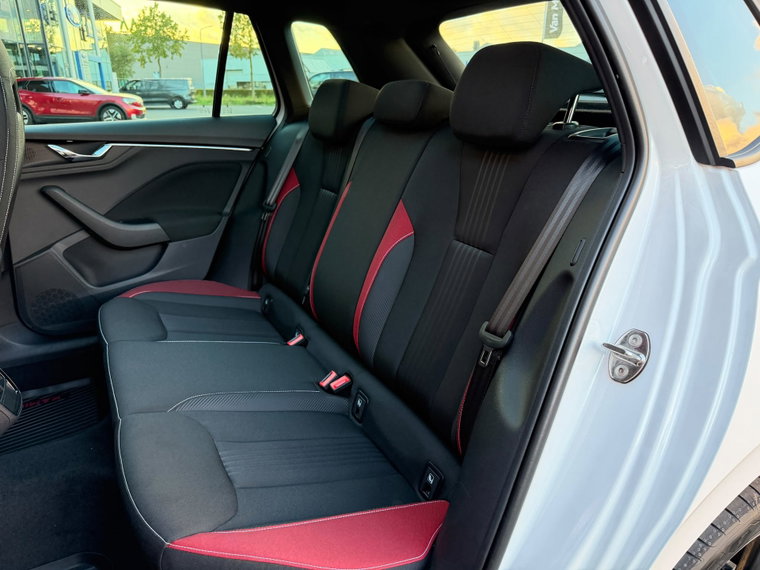 Vehicle Image 14