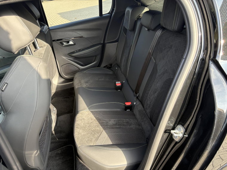 Vehicle Image 32