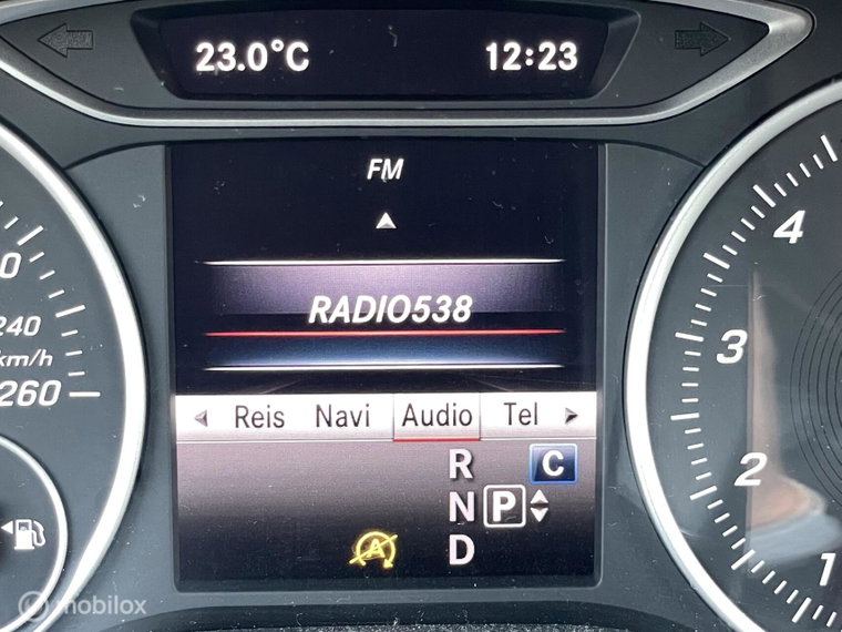 Vehicle Image 25