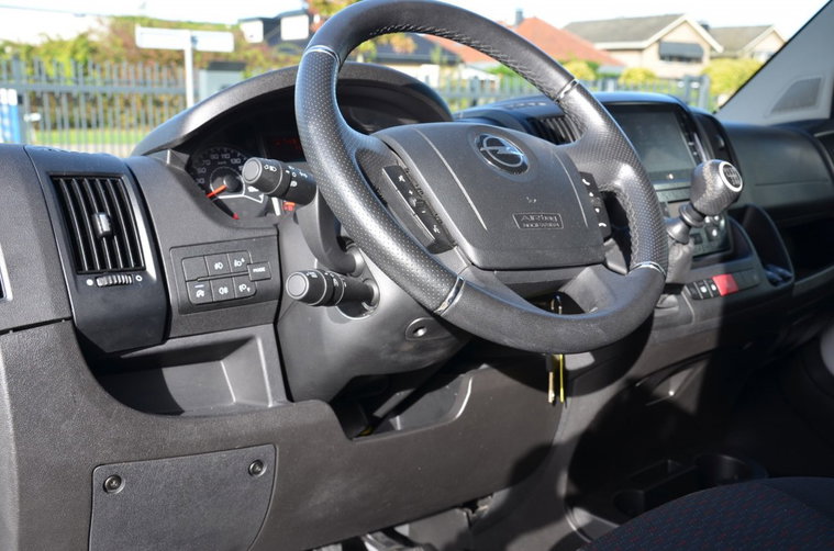 Vehicle Image 9