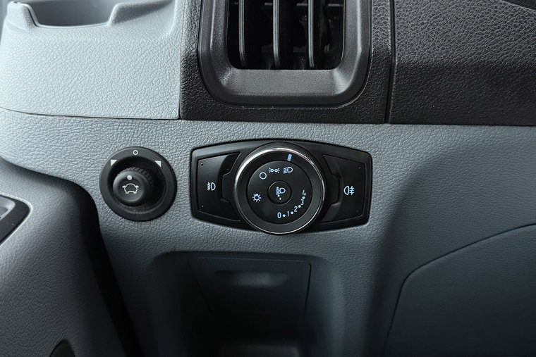 Vehicle Image 38