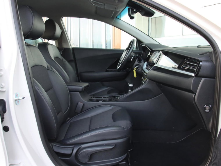 Vehicle Image 32