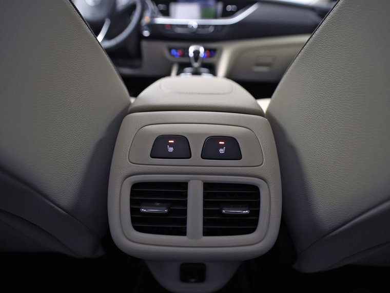 Vehicle Image 25