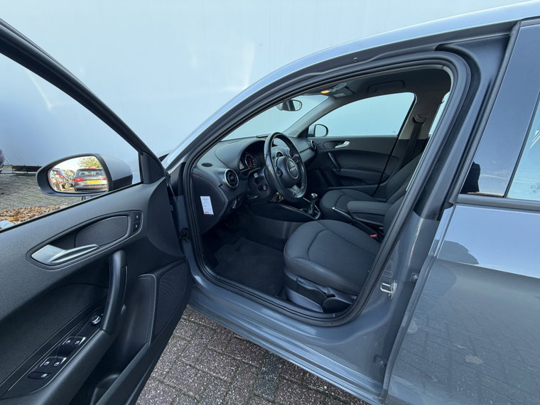 Vehicle Image 25