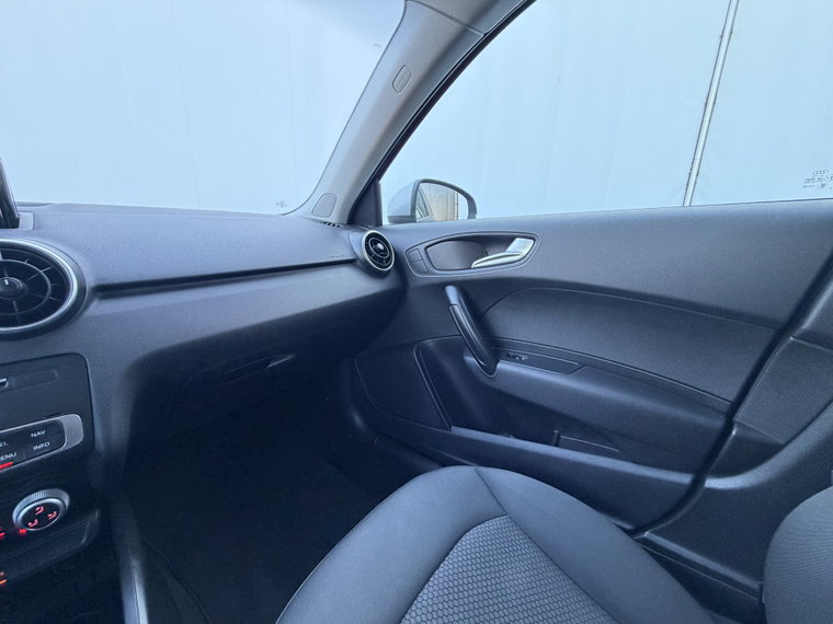 Vehicle Image 33