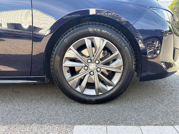 Vehicle Image 23