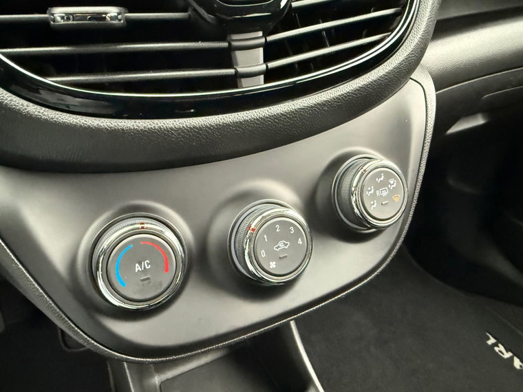 Vehicle Image 32