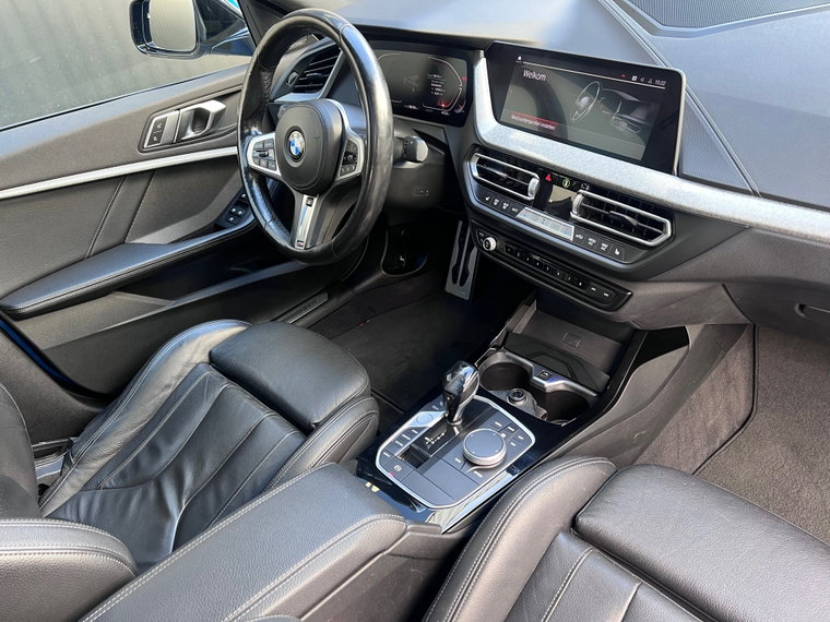 Vehicle Image 32