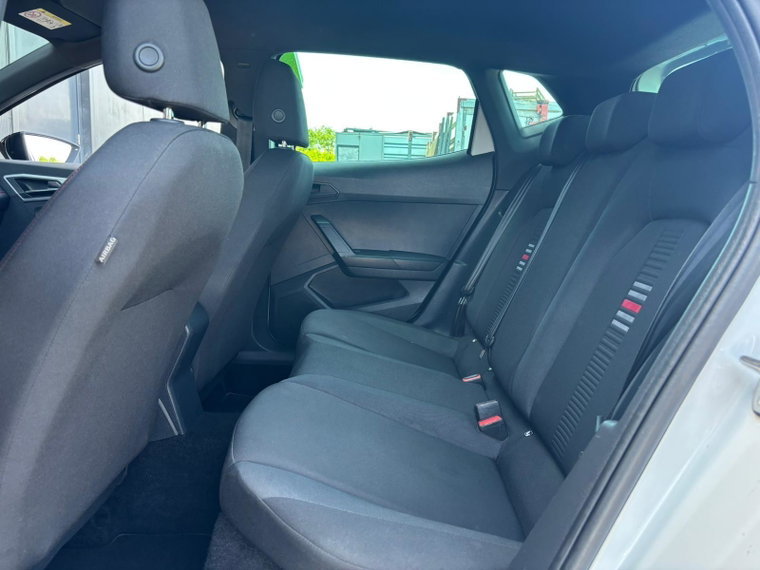 Vehicle Image 32