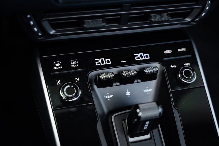 Vehicle Image 23