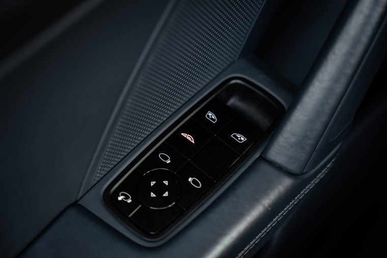 Vehicle Image 32