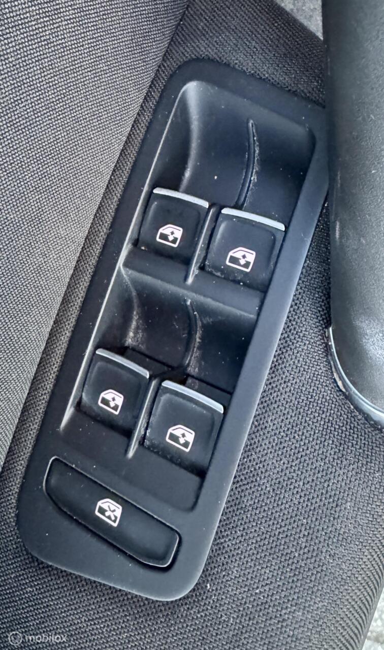 Vehicle Image 26