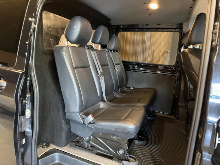 Vehicle Image 30