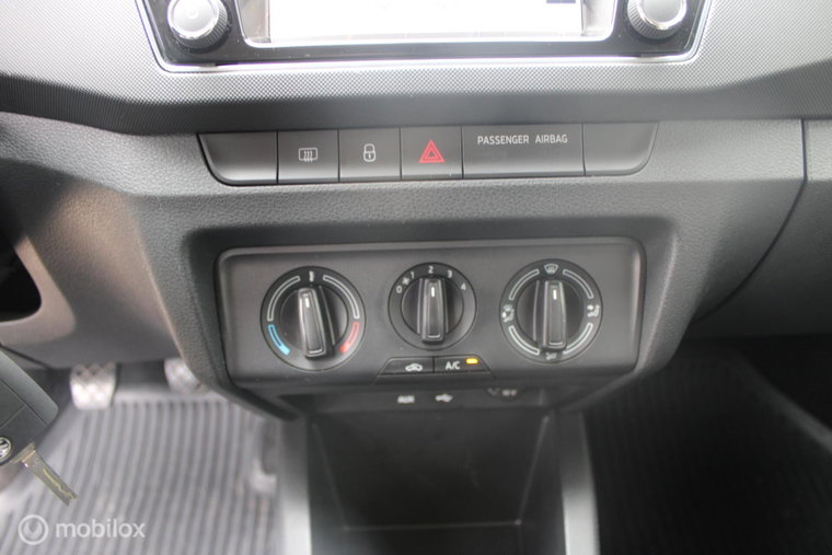 Vehicle Image 32
