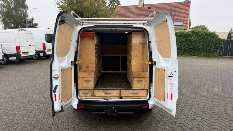 Vehicle Image 12