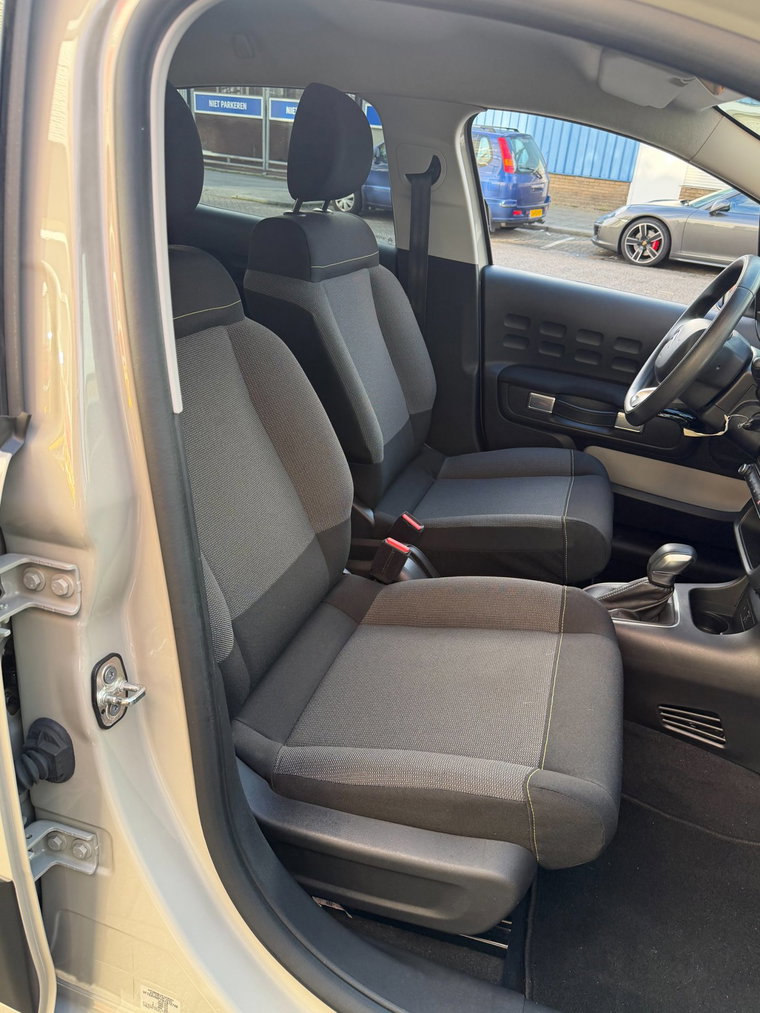 Vehicle Image 30