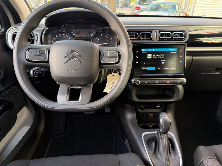 Vehicle Image 32
