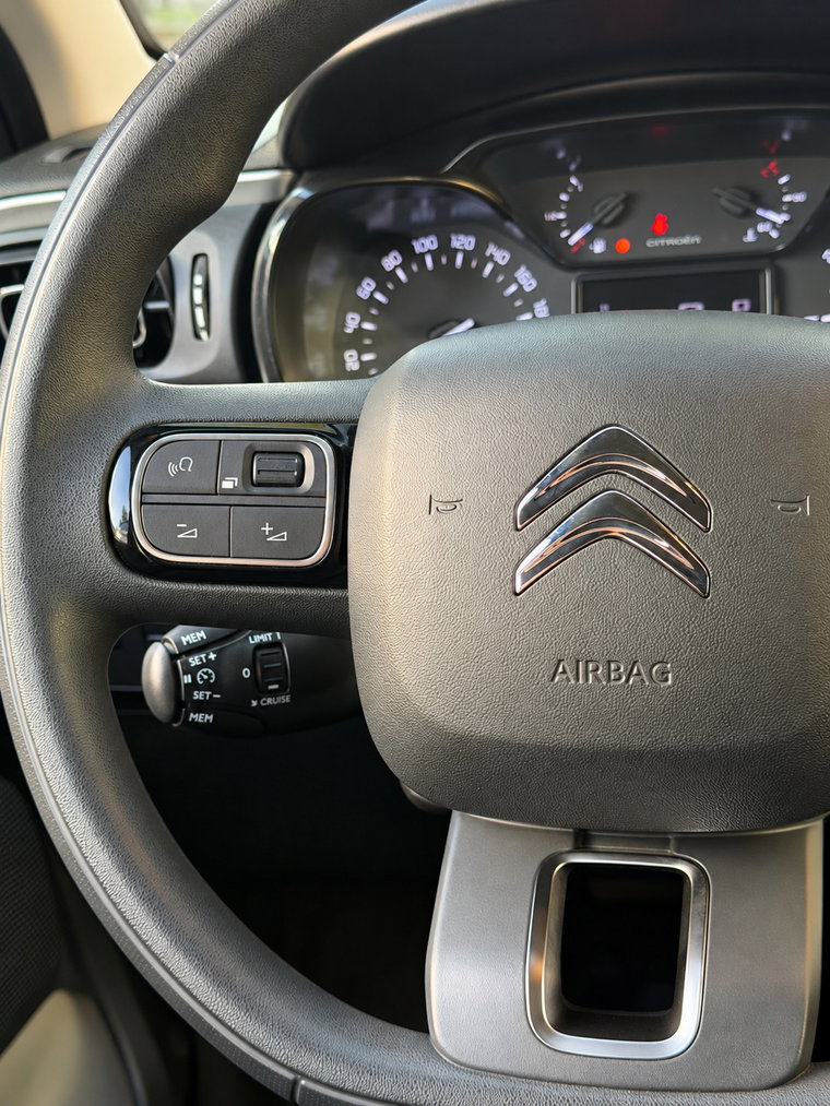 Vehicle Image 33