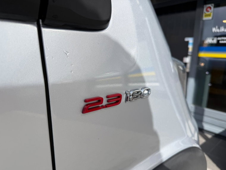 Vehicle Image 15