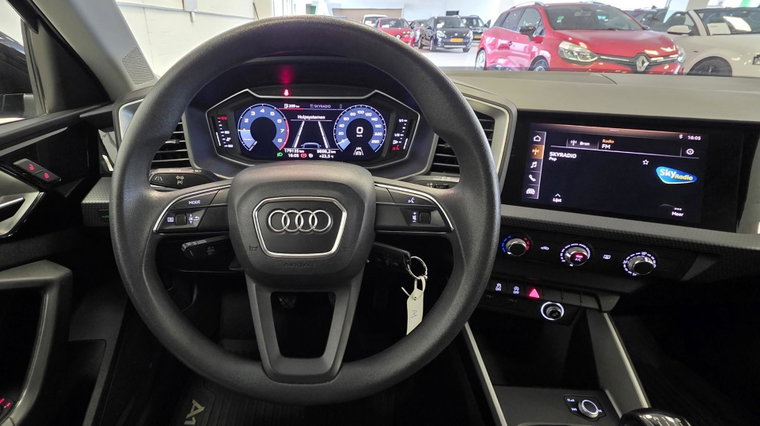 Vehicle Image 15