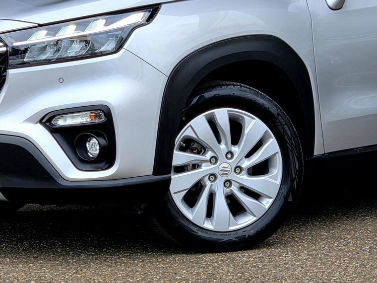 Vehicle Image 9