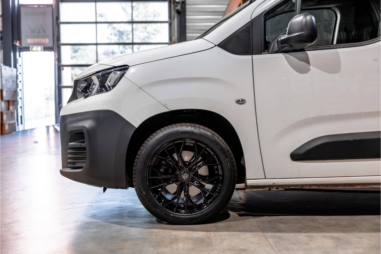 Vehicle Image 40