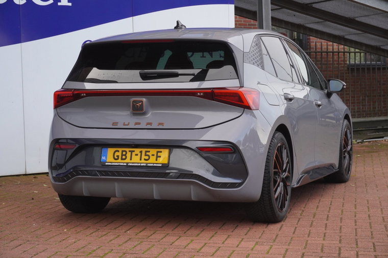 Vehicle Image 32