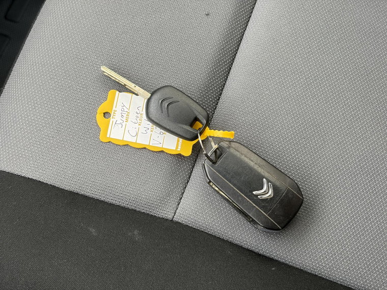 Vehicle Image 33