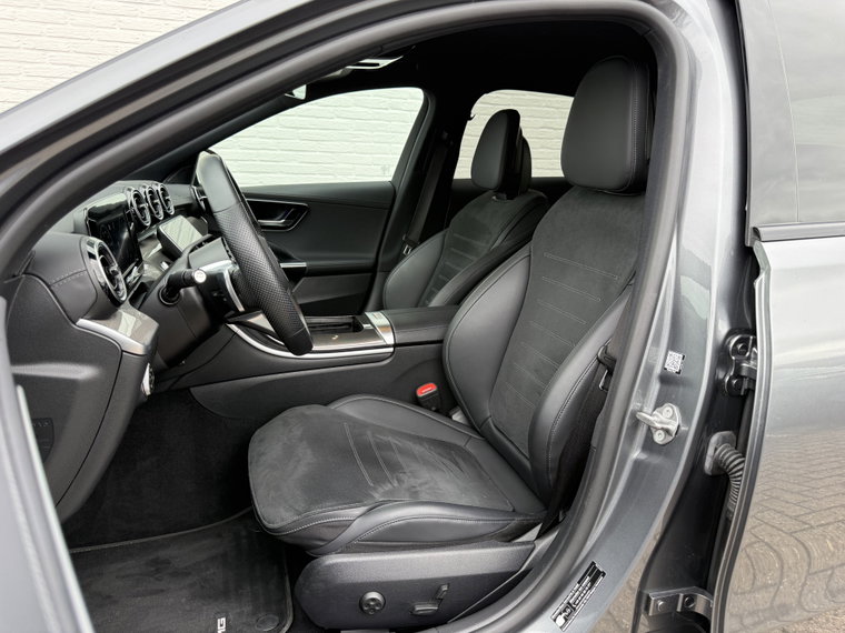 Vehicle Image 26