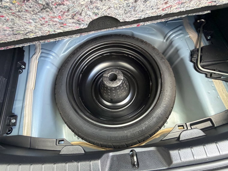 Vehicle Image 35