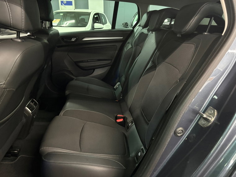 Vehicle Image 32
