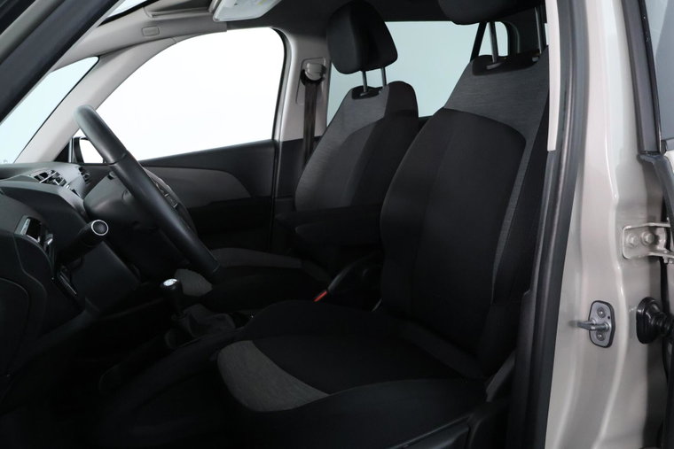 Vehicle Image 10