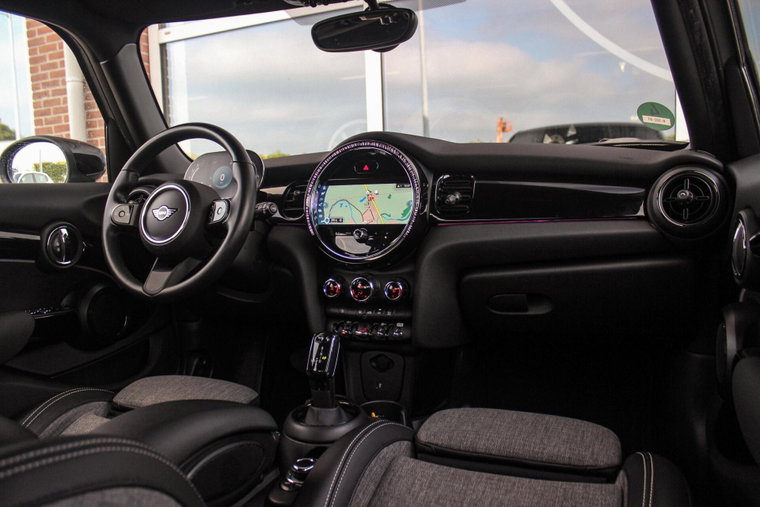 Vehicle Image 12